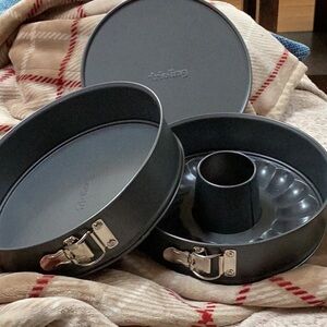 Three piece springform cake Non-Stick Bakeware Set - Gray